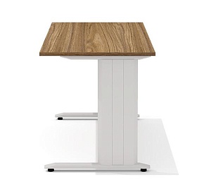 Стол прямой на металлокаркасе